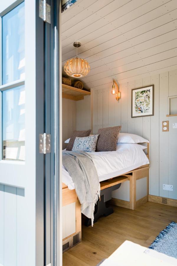 Boutique Cornish Shepherd'S Hut With Hot Tub Launceston Extérieur photo