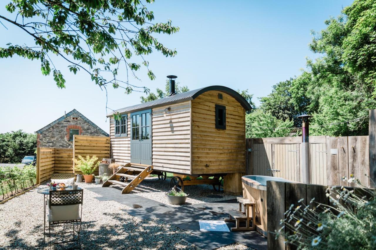 Boutique Cornish Shepherd'S Hut With Hot Tub Launceston Extérieur photo