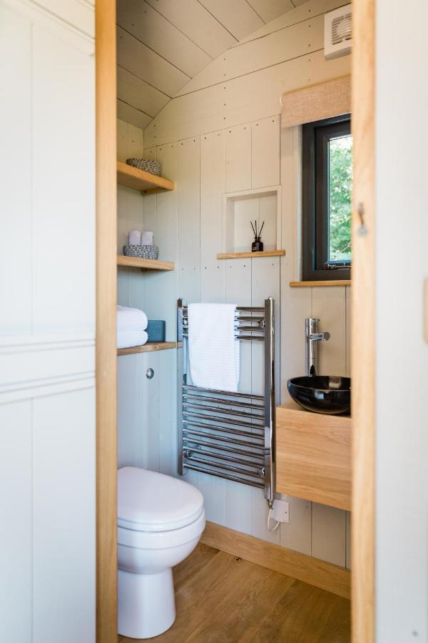 Boutique Cornish Shepherd'S Hut With Hot Tub Launceston Extérieur photo
