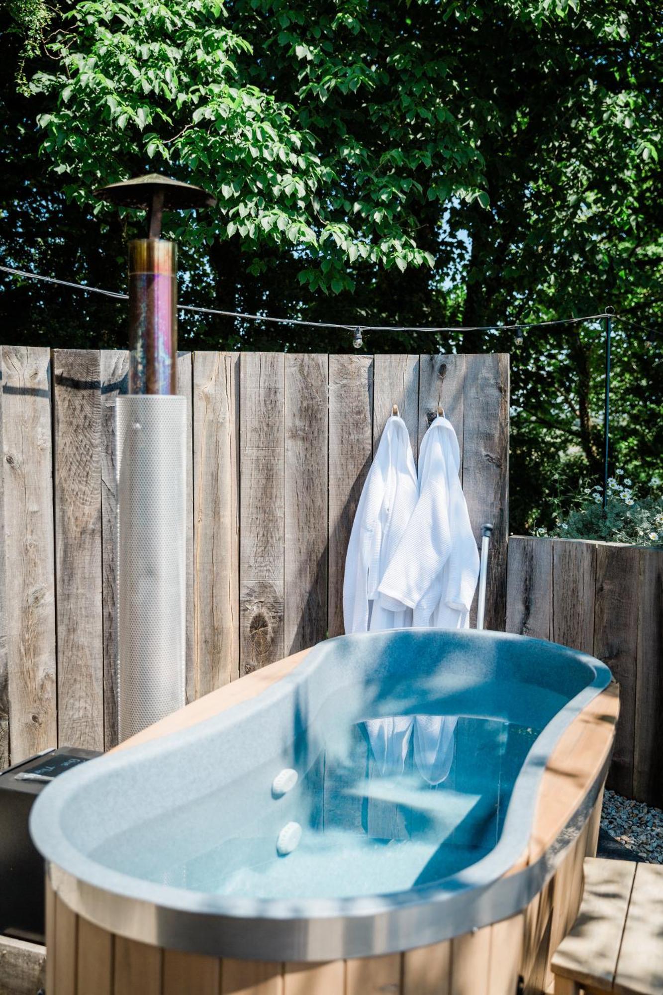 Boutique Cornish Shepherd'S Hut With Hot Tub Launceston Extérieur photo