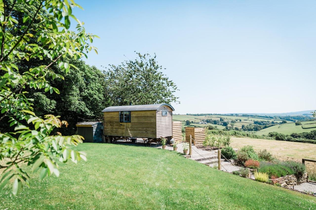 Boutique Cornish Shepherd'S Hut With Hot Tub Launceston Extérieur photo